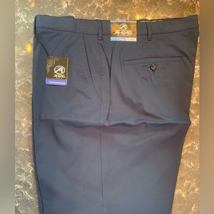 NWT AHEAD Navy Blue Performance Golf Shorts. Size 42.